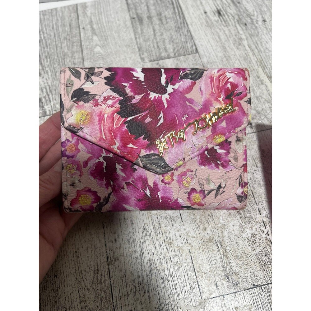 BETSEY JOHNSON Wallet Small Floral Flap Over Bifold Xolana Flowers new